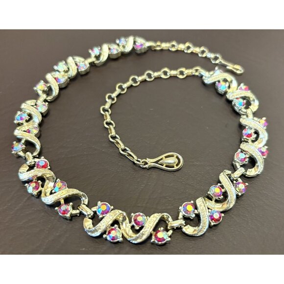 Gorgeous Vintage Signed Coro Gold Tone Red AB Rhinestone Leaf Choker Necklace - Picture 3 of 11